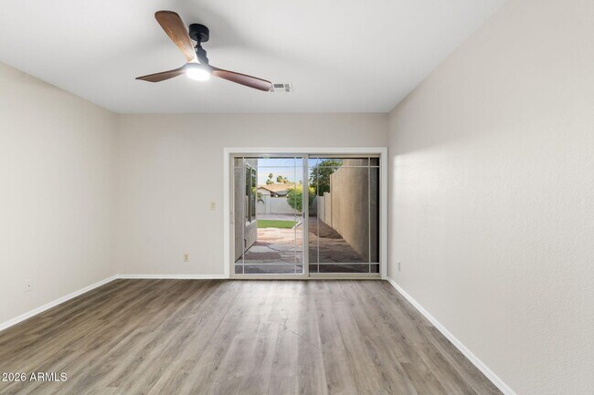 Building Photo - 8841 E Meadow Hill Dr