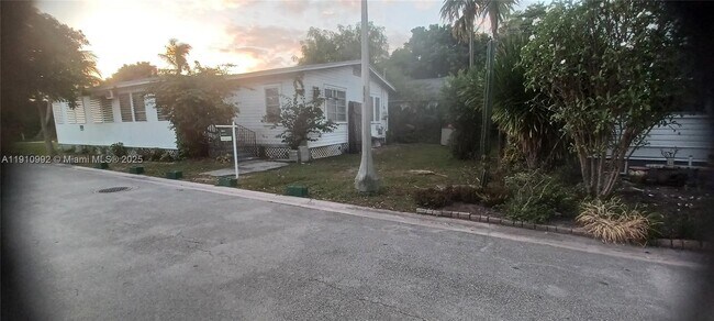 Primary Photo - 200 Florida Ave