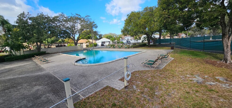 Building Photo - 1251 SW 84th Ter