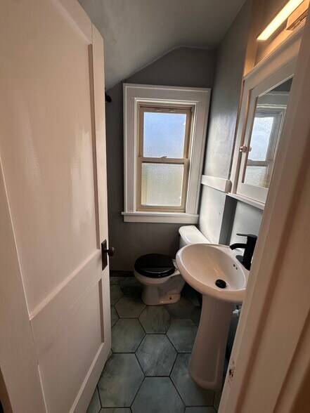 Building Photo - 718 Griggs St N