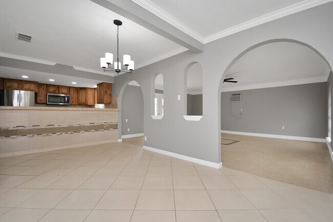 Building Photo - 6439 Hidden Arbor Ln