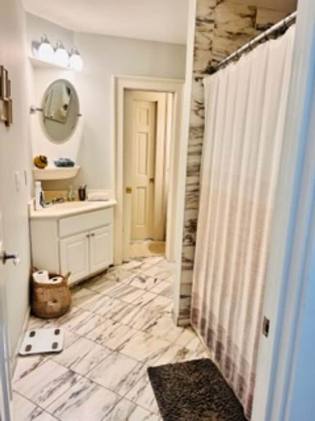 Building Photo - 227 W Broughton St