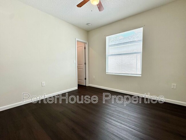 Building Photo - 1100 E Gottsche Ave