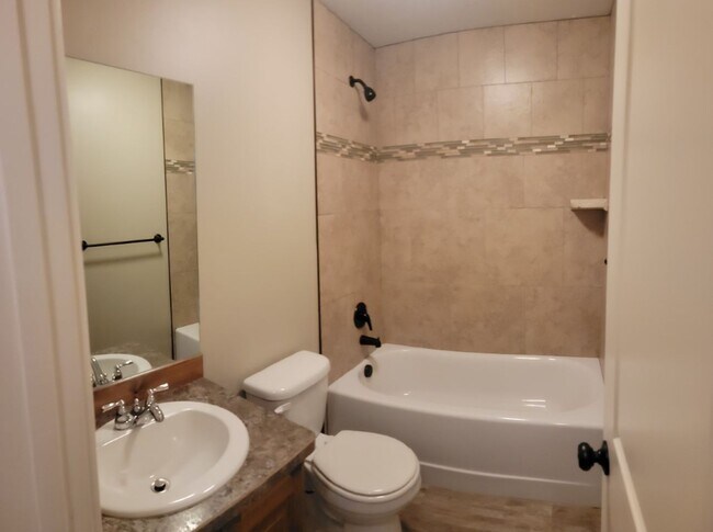 Building Photo - Fra-565