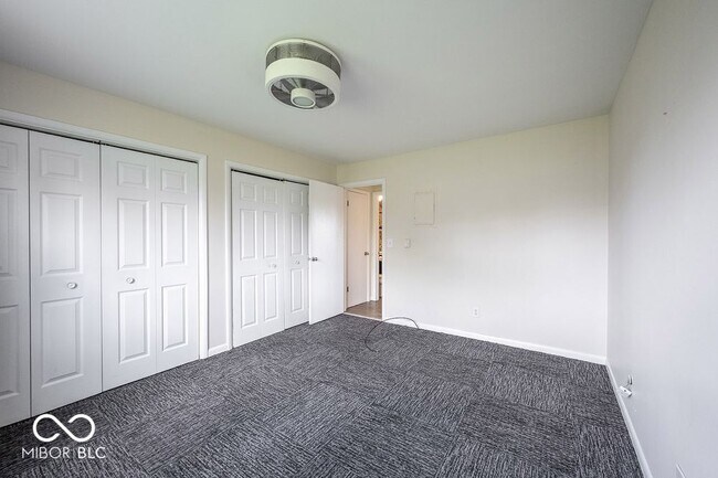 Building Photo - 140 Maple Park Dr