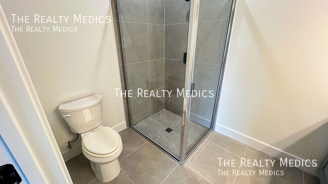 Building Photo - 905 Toluca St SE