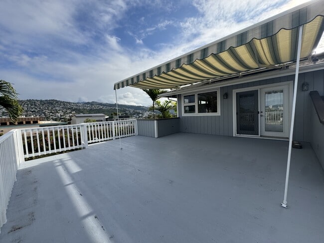 Building Photo - 1021 Koko Head Ave