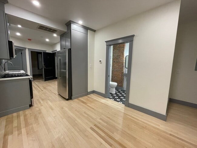 Building Photo - 41 Long Ave