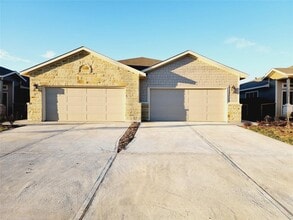Building Photo - 9840 Grosbeak Ln