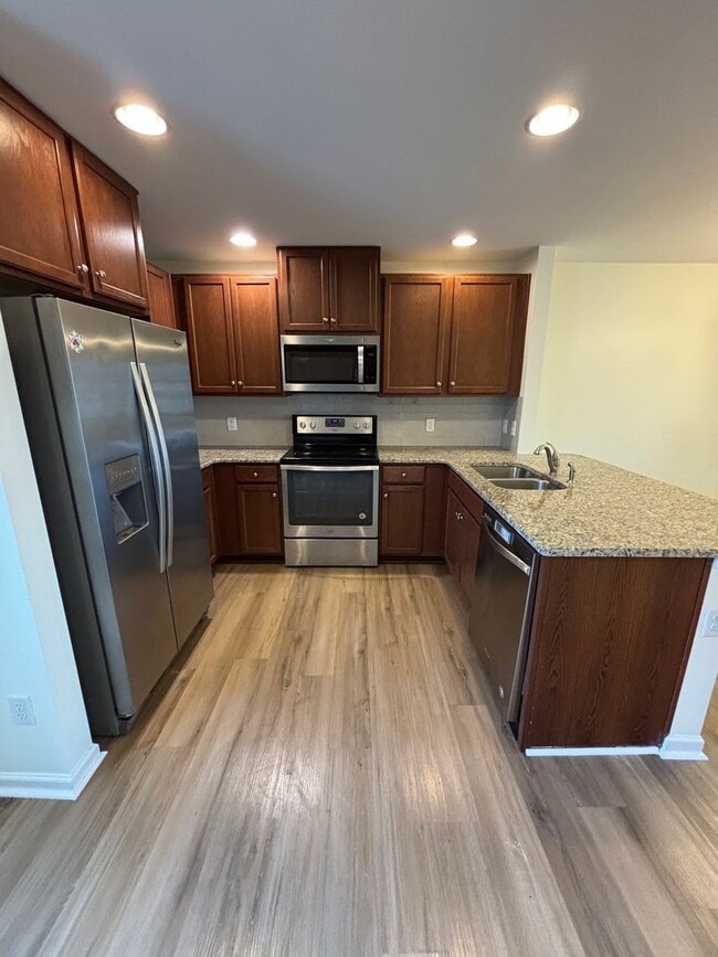 Building Photo - 1804 Riverbirch Ln