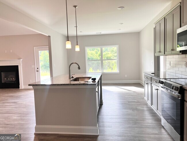 Building Photo - 8024 English Ivy Ct