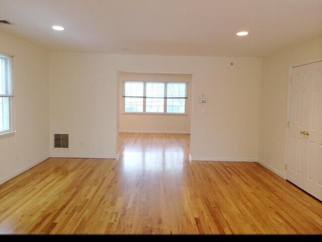 Primary Photo - Townhouse Style 3 Bedroom 2 Bath Duplex $4...