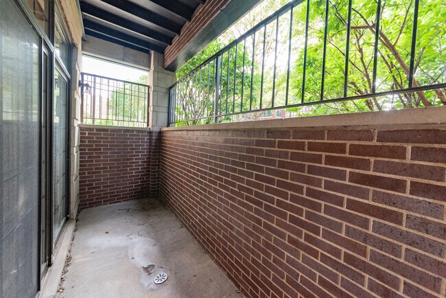 Building Photo - 6217 S Kimbark Ave