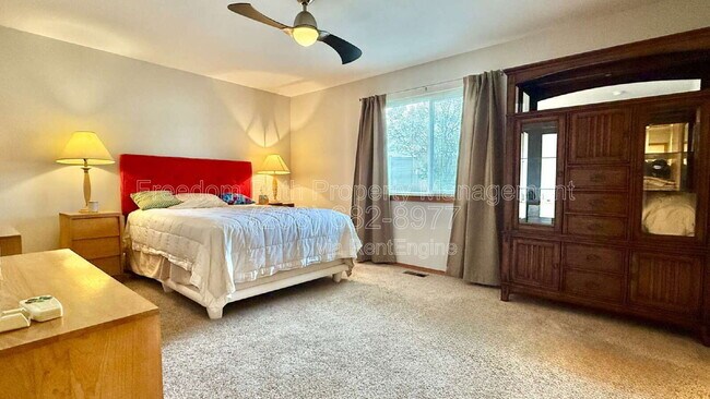 Building Photo - 1902 W Hampson Ave