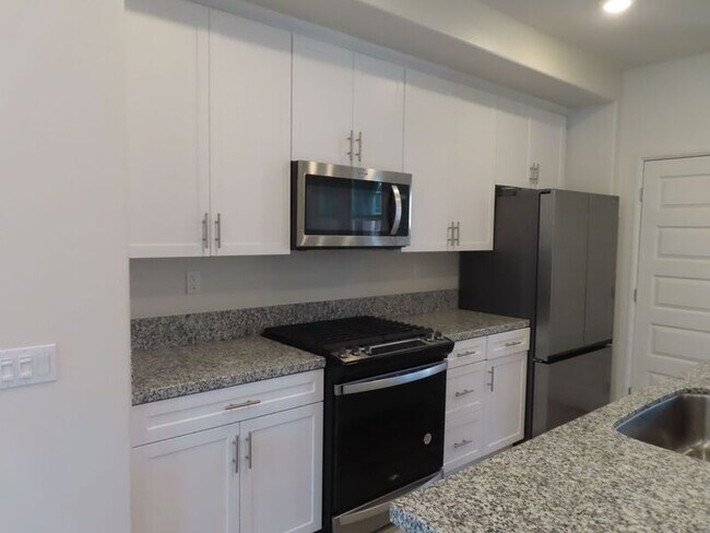 Building Photo - 40585 Melrose Dr
