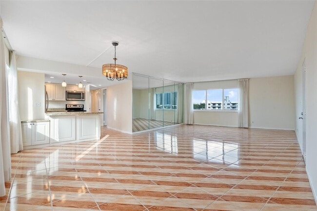 Building Photo - 720 Bayshore Dr