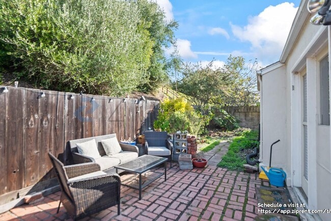 Building Photo - 16070 Selborne Dr