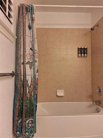 Building Photo - 2206 N Carroll Ave