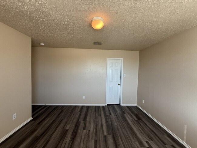 Building Photo - 3625 Clydesdale Dr