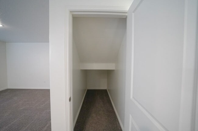 Building Photo - Spacious Townhome for Rent – Prime Location!