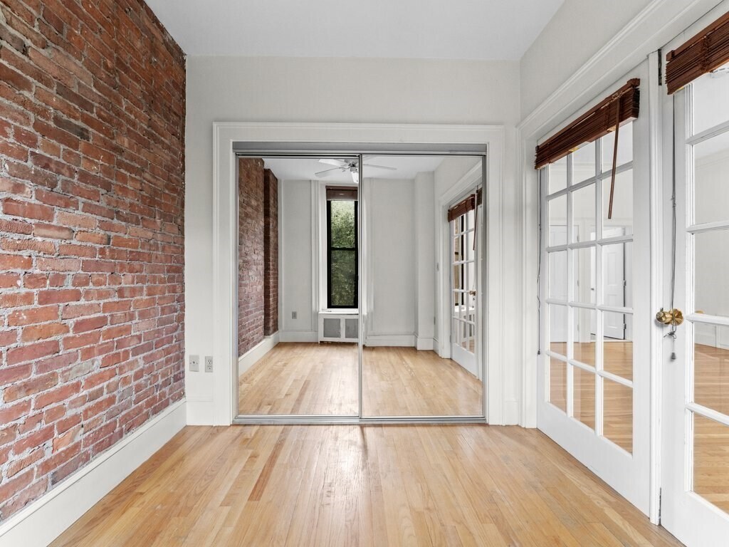 Building Photo - 473 Beacon St