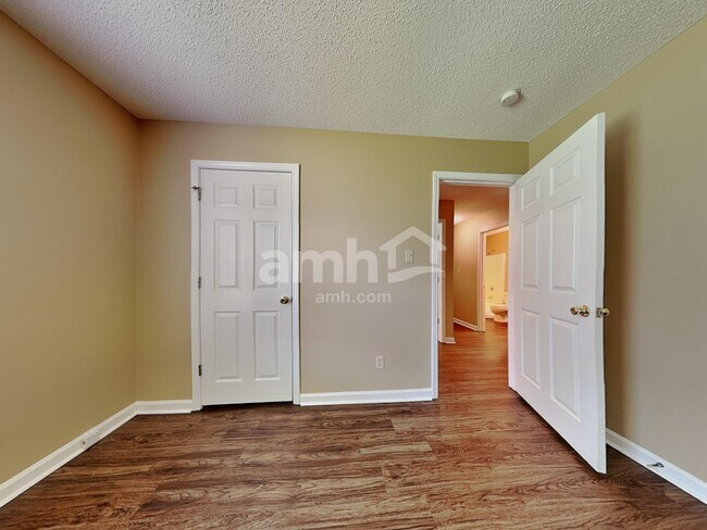 Building Photo - 2524 Cinema Dr