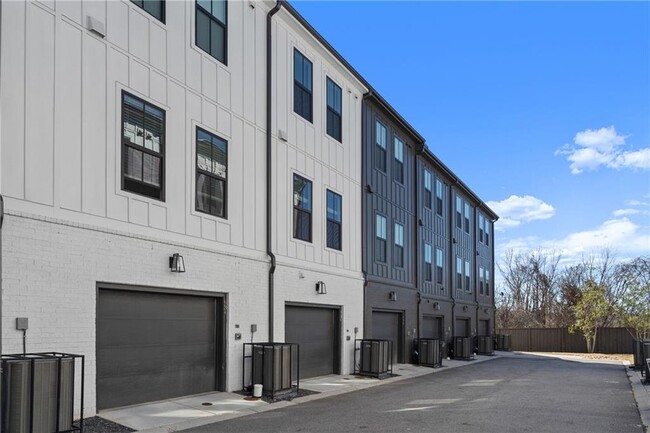 Building Photo - 936 Spencer Ave