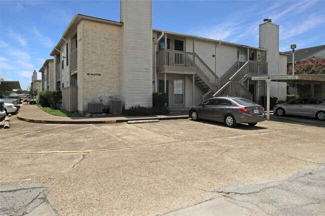 Building Photo - 3919 Fairmont Pkwy