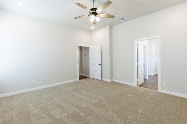 Building Photo - 10605 Beaufort Ave