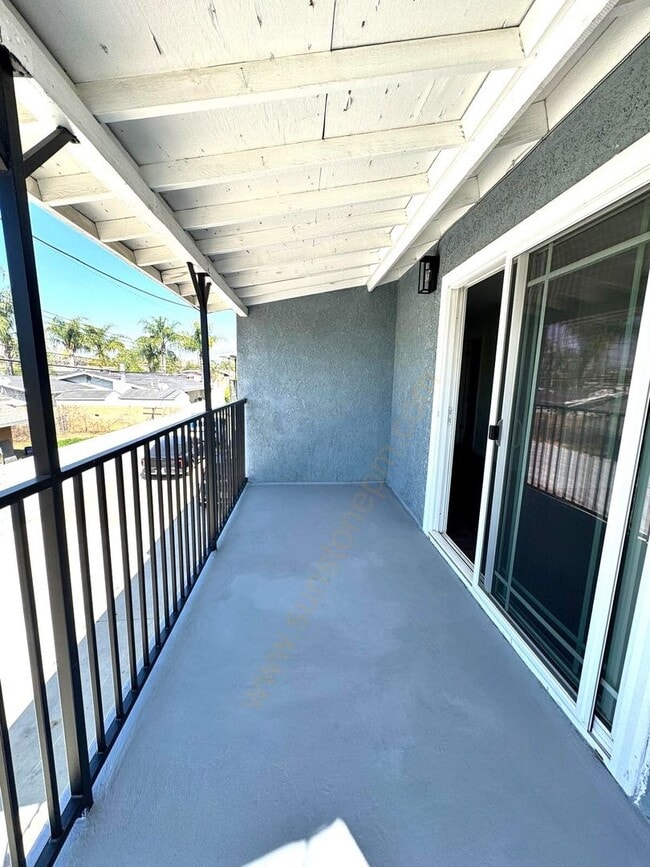 Building Photo - 728 E Grand Ave