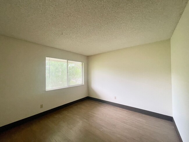 Building Photo - 1705 Heatheridge Rd