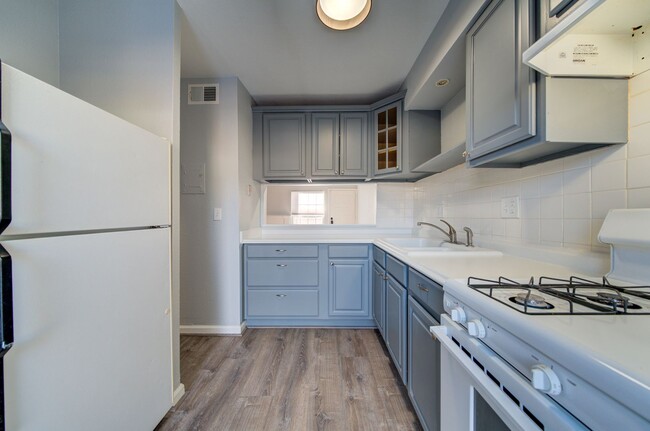 Building Photo - 3525 Rebecca Ln