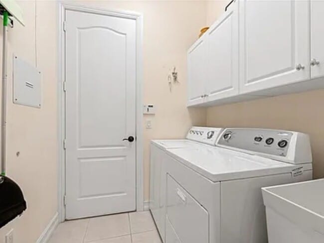 Building Photo - 1945 Bridgepointe Cir