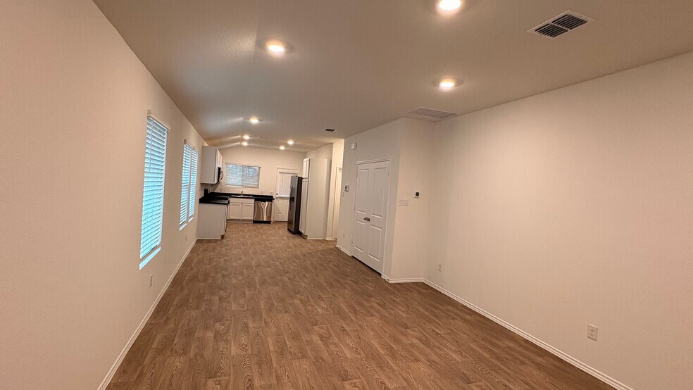 Building Photo - 316 Constanza Trl