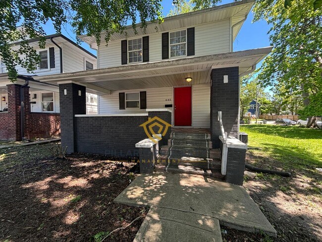 Building Photo - Renovated Fenced 4 Bedroom with 1.5 Bath, in Near East Side Available NOW!