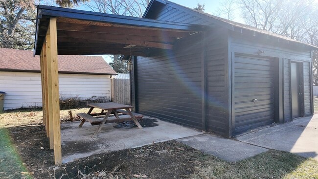 Building Photo - 5315 73rd St