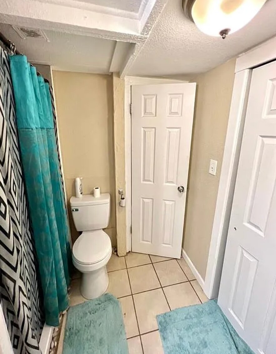 Building Photo - 1015 Iowa Ave