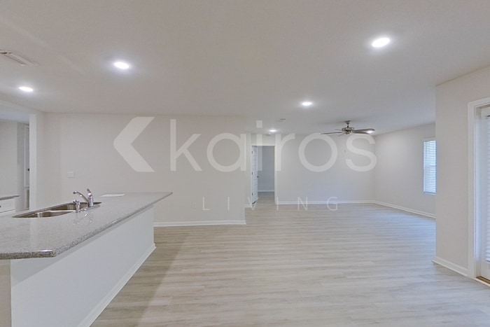 Building Photo - 301 Monarch Ln