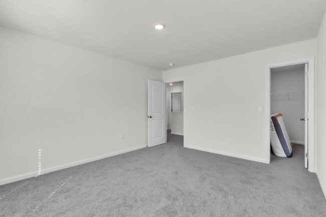 Building Photo - Modern 4BR Home with Loft & 2.5 Baths in W...