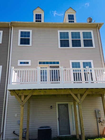Building Photo - 4255 Talmadge Cir