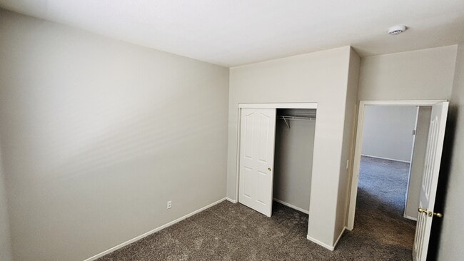 Building Photo - 10660 Windrose Point Ave