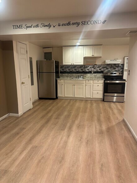 Building Photo - 17 Patricia Rd