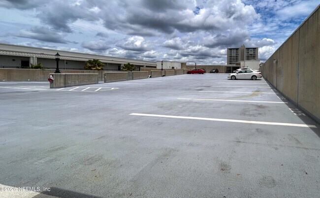 Building Photo - 1661 Riverside Ave