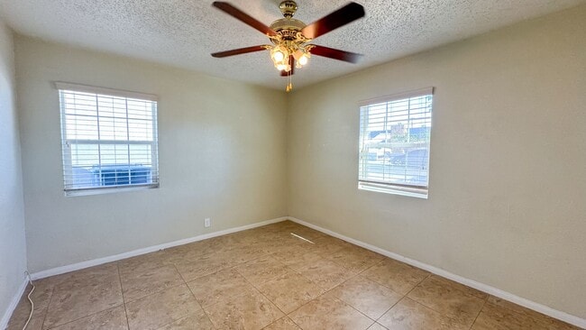 Building Photo - 3-Bed, 2-Bath Single Story Home with Big Y...