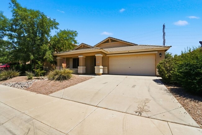 Building Photo - Maricopa Gem! 2,130 SF, Large Kitchen, AZ Room + Golf Course Living