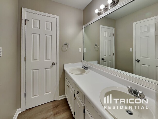 Building Photo - 220 Pepperdine Way