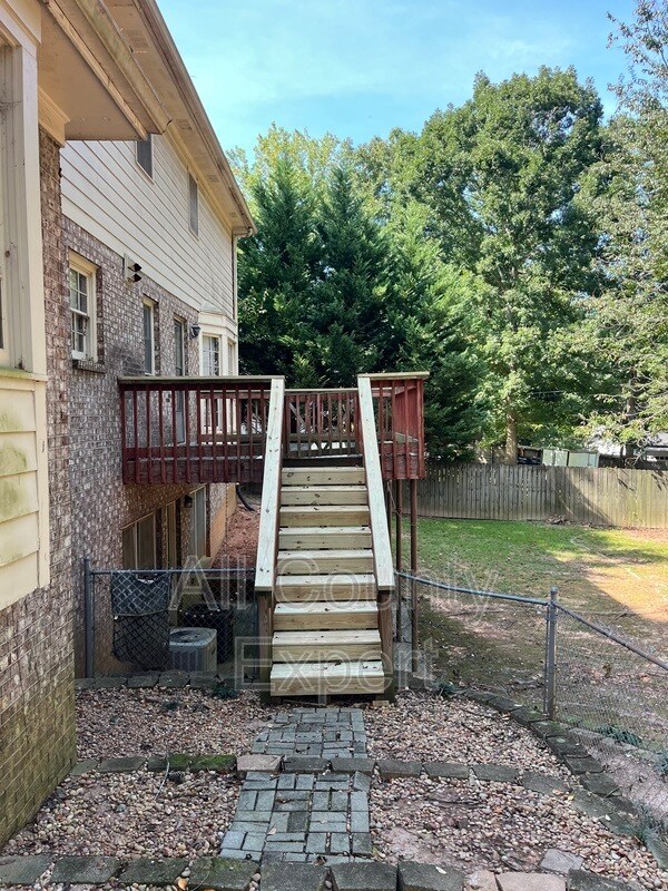 Building Photo - 2300 Fenhurst Pl