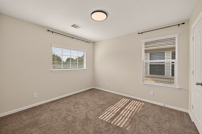 Building Photo - 6123 Carver Pines Dr