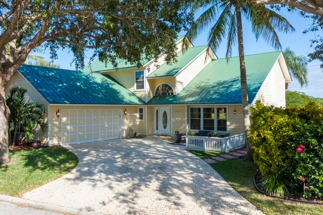 Building Photo - 10381 SE Jupiter Narrows Dr