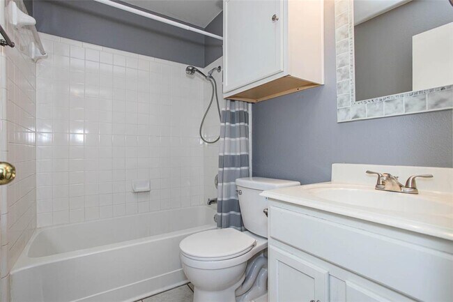 Building Photo - 814 Lantana Dr